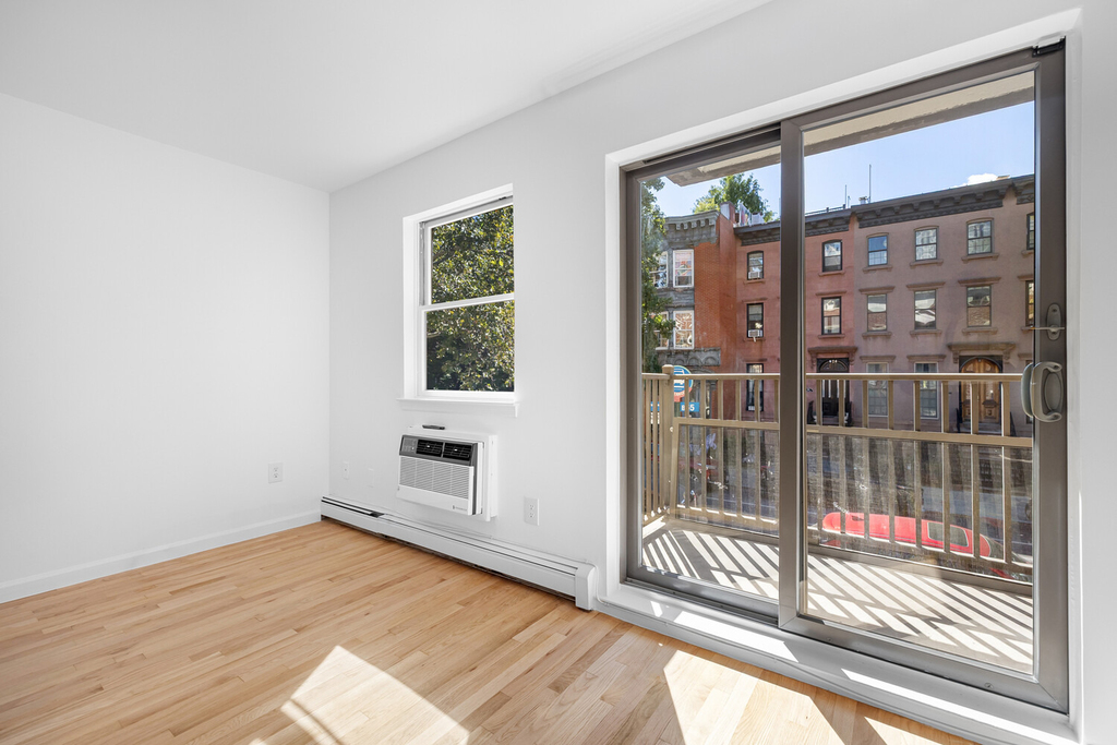 125 Bergen Street - Photo 2