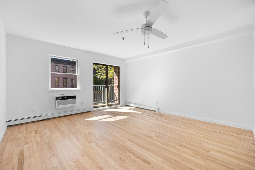 125 Bergen Street - Photo 1
