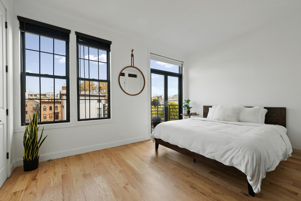 170 Schaefer Street - Photo 8