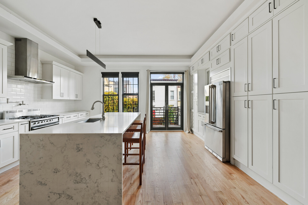 170 Schaefer Street - Photo 2