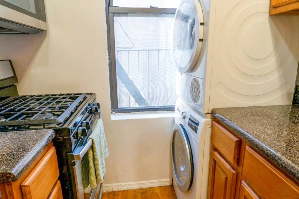 401 W 47th Street - Photo 13