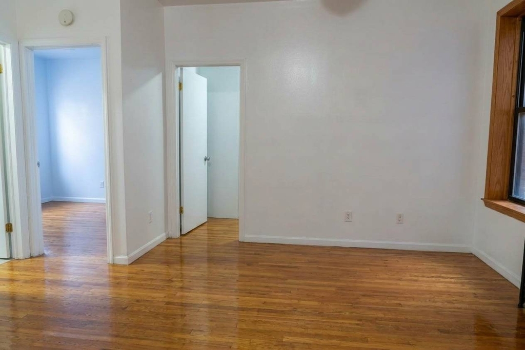 401 W 47th Street - Photo 3