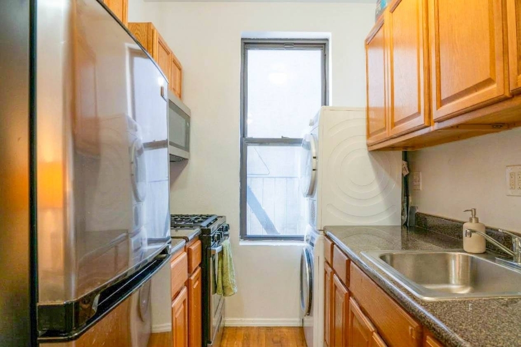 401 W 47th Street - Photo 12