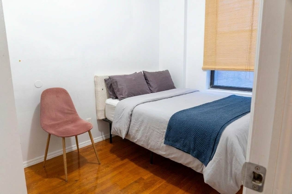 401 W 47th Street - Photo 10
