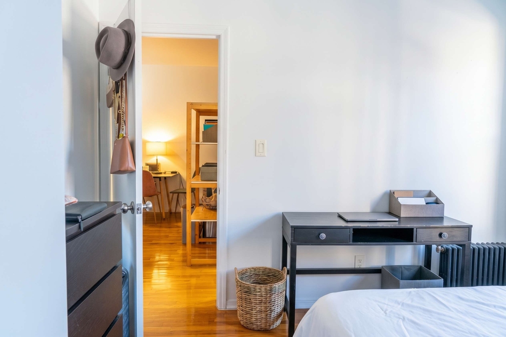 401 W 47th Street - Photo 15