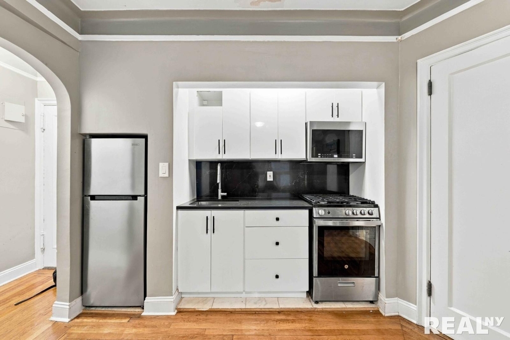 227 E 57th Street - Photo 2