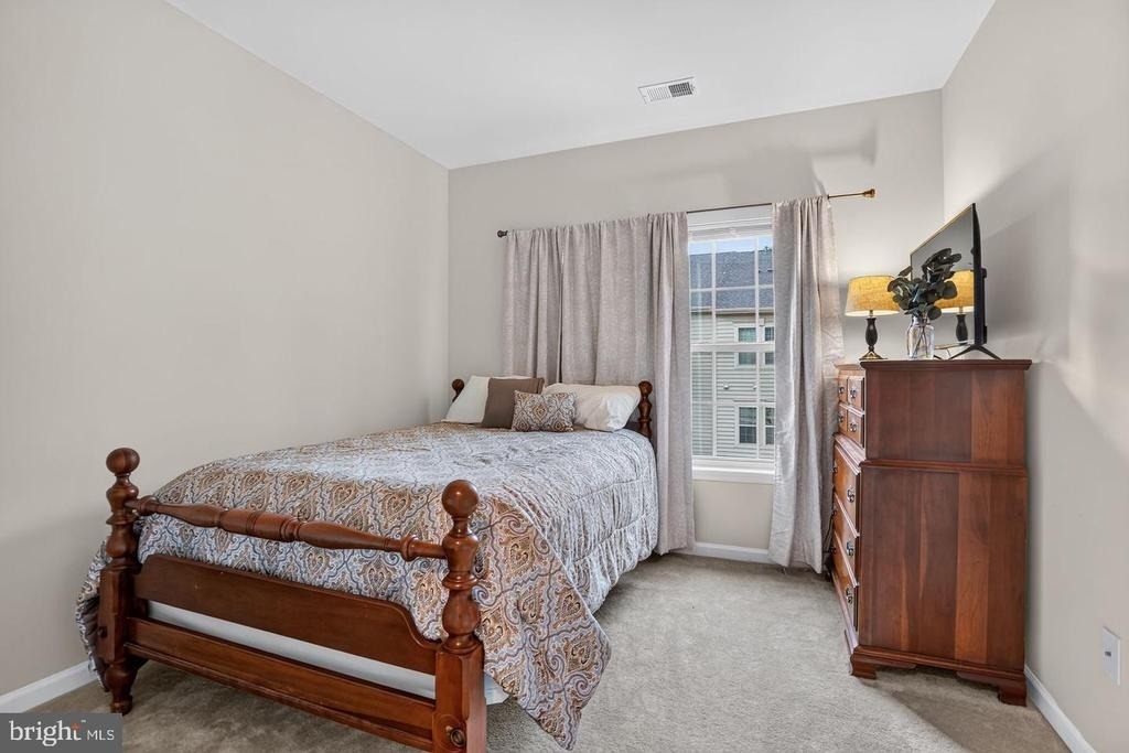 42284 Tackroom Terrace - Photo 18