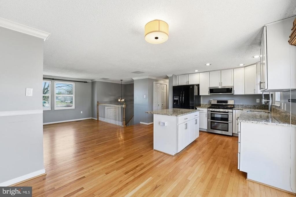 7916 Frye Road - Photo 2