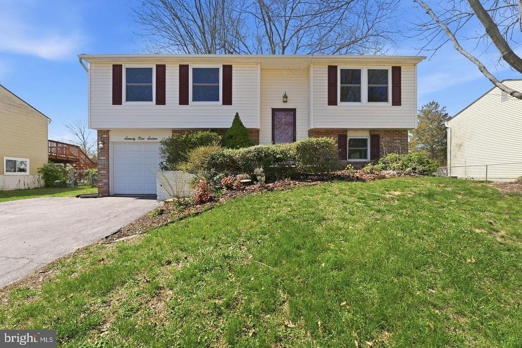 7916 Frye Road - Photo 0