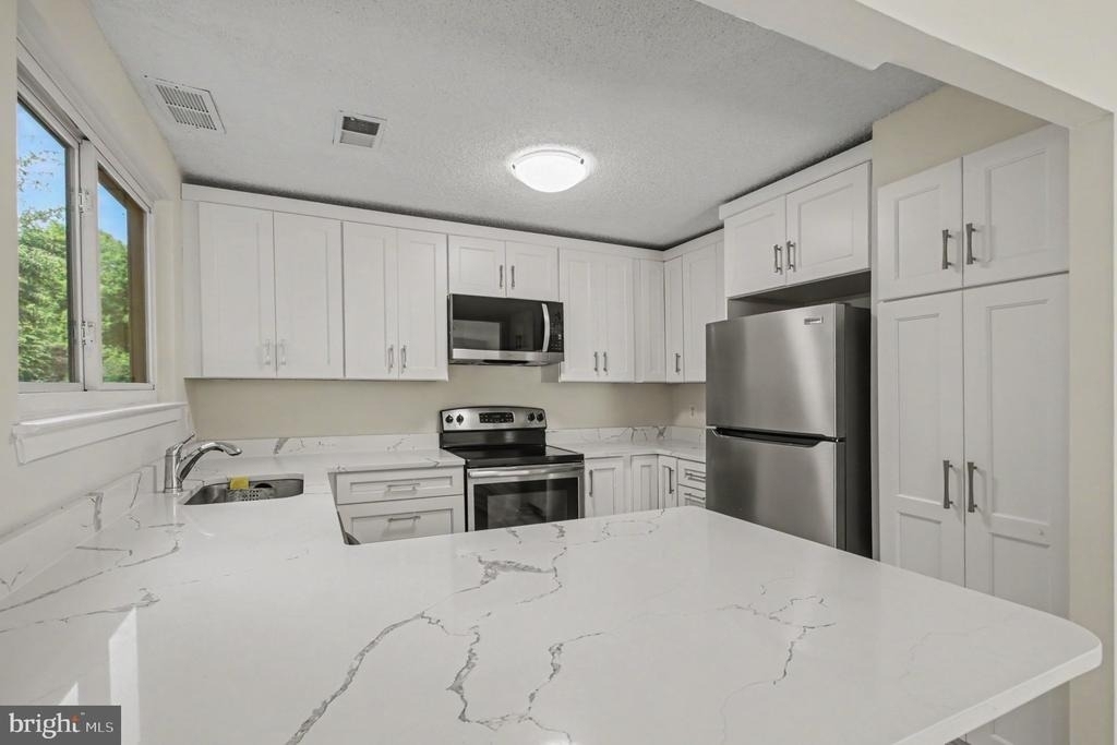 1504 Summerchase Court - Photo 8