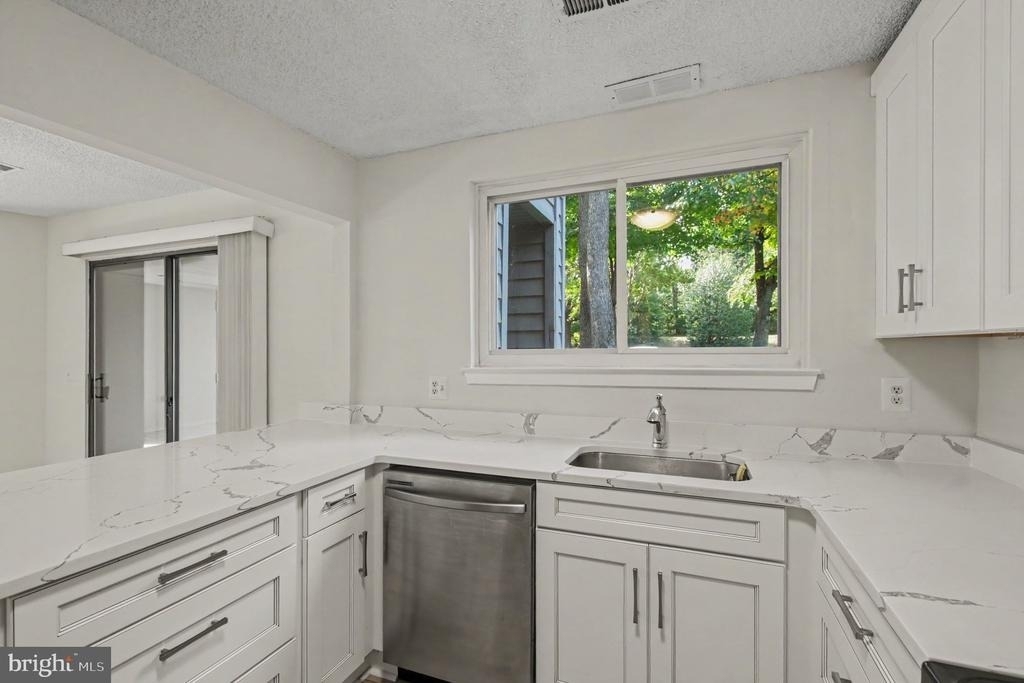 1504 Summerchase Court - Photo 9