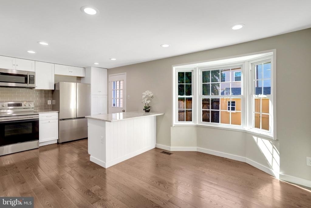 321 Gundry - Photo 1