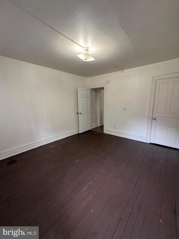 668 E Market Street - Photo 2