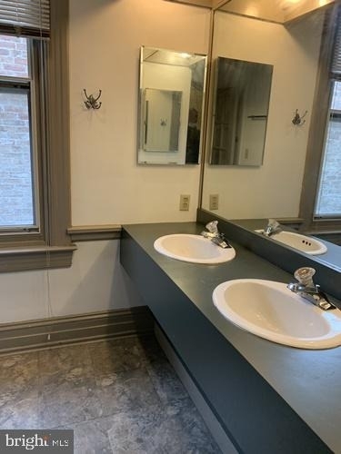267 E Market Street - Photo 8