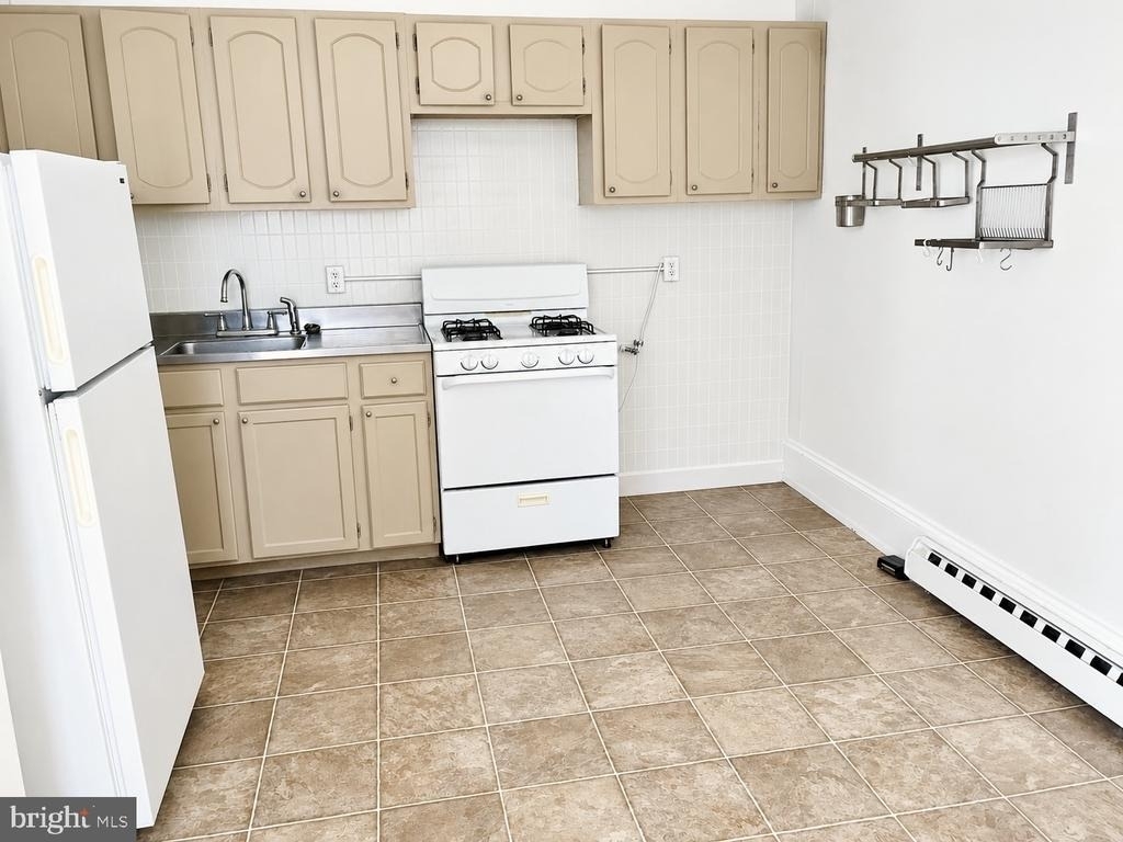 1905 Spring Garden Street - Photo 6