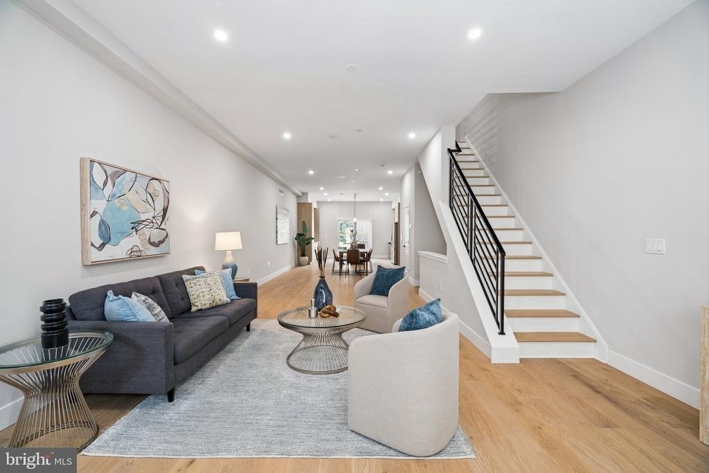 609 E Locust Avenue - Photo 3