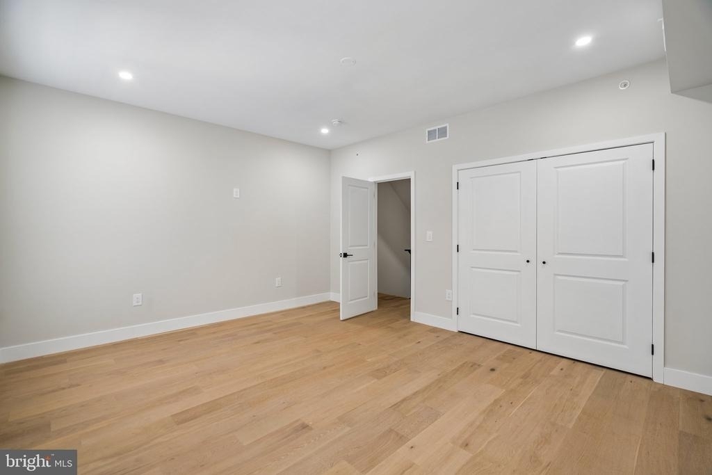 609 E Locust Avenue - Photo 37