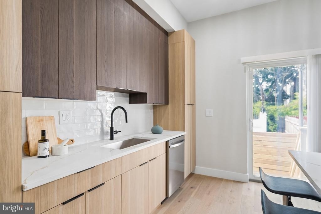 609 E Locust Avenue - Photo 14
