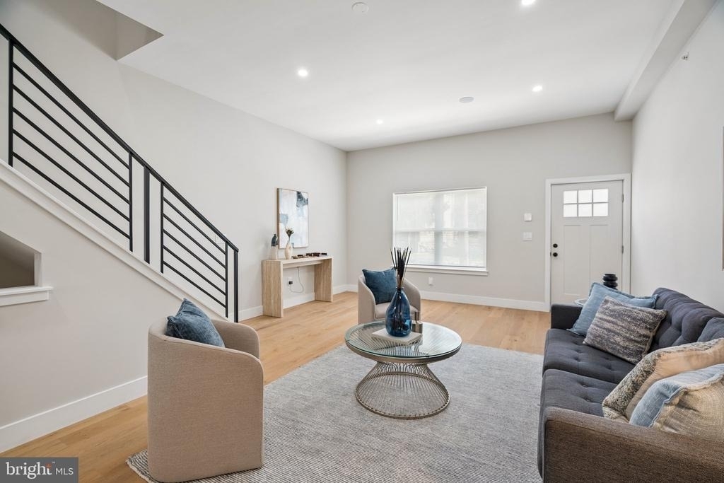 609 E Locust Avenue - Photo 4