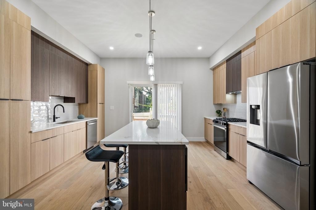 609 E Locust Avenue - Photo 12