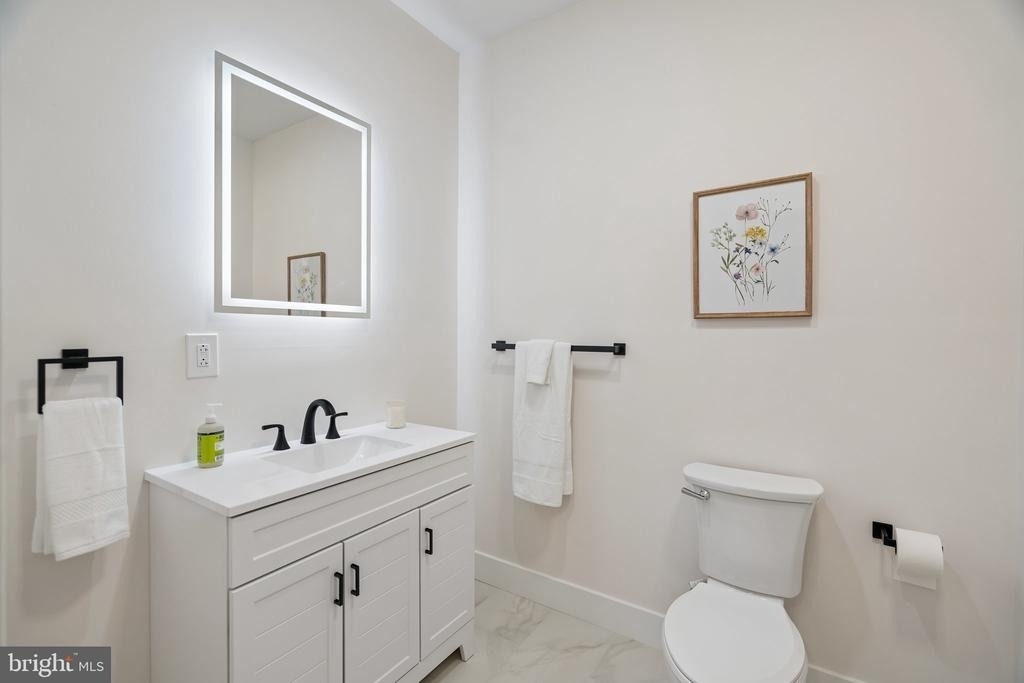 609 E Locust Avenue - Photo 31