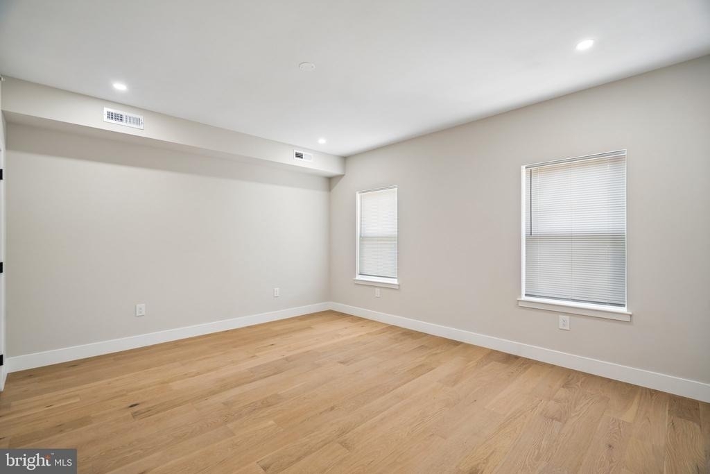 609 E Locust Avenue - Photo 36