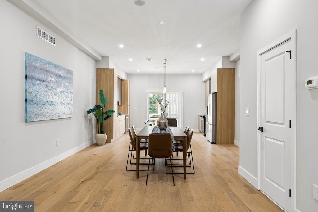 609 E Locust Avenue - Photo 6