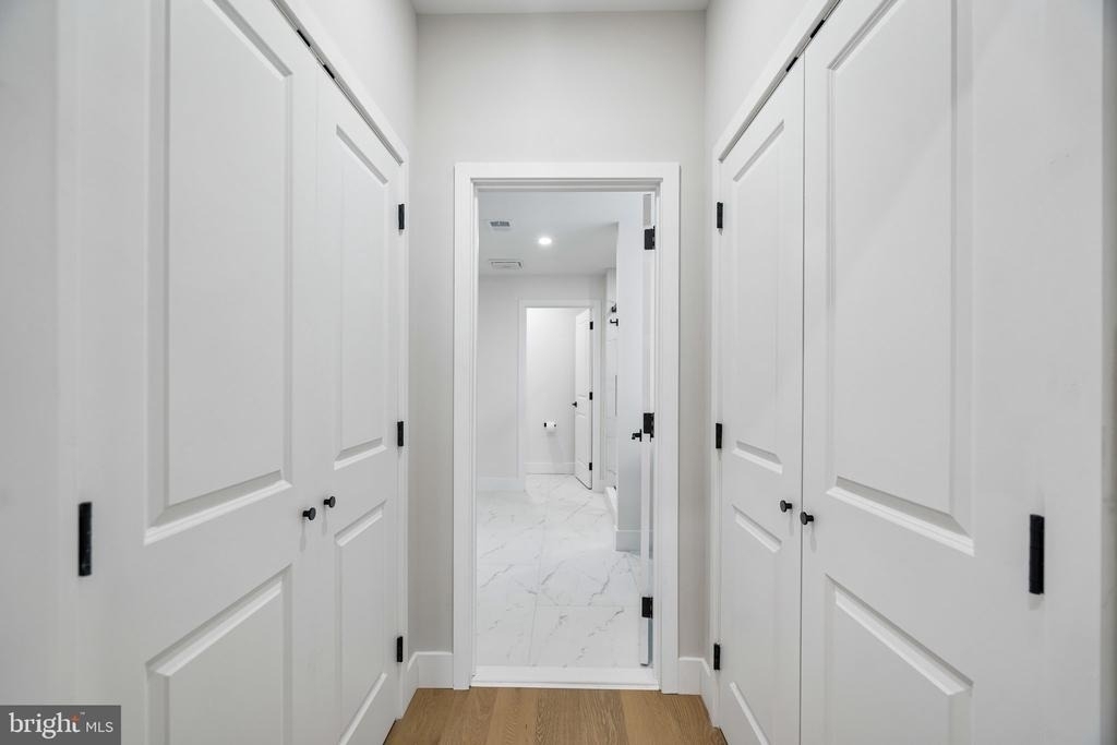 609 E Locust Avenue - Photo 42