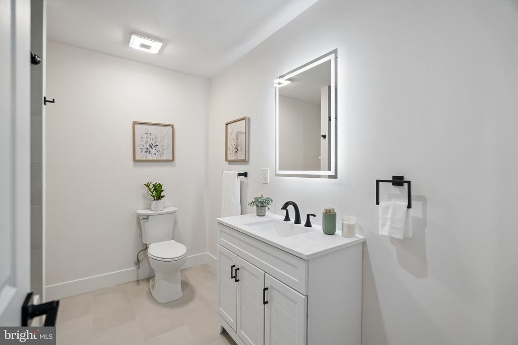 609 E Locust Avenue - Photo 26