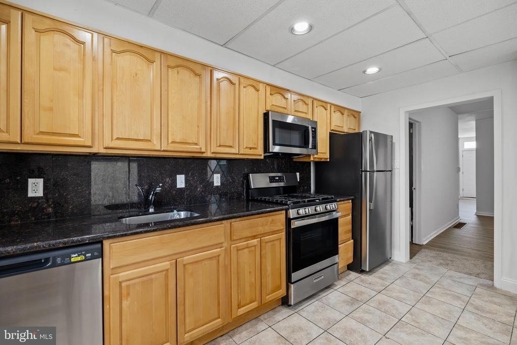 206 Baldwin Street - Photo 10