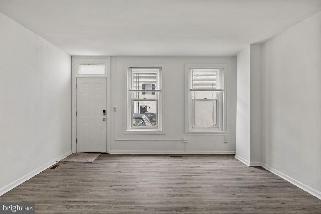 206 Baldwin Street - Photo 2