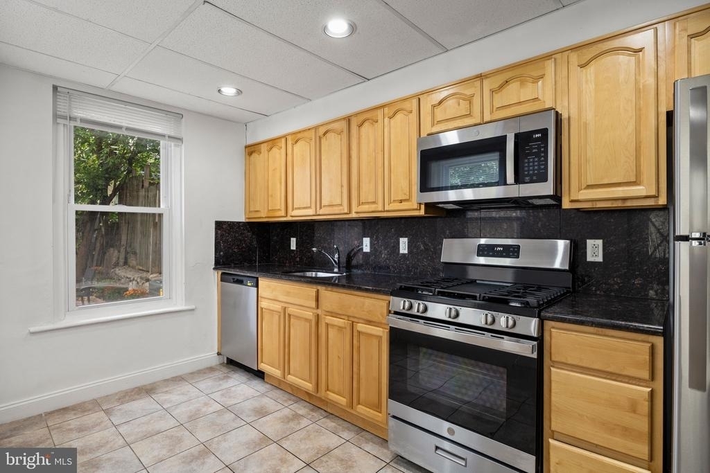 206 Baldwin Street - Photo 9