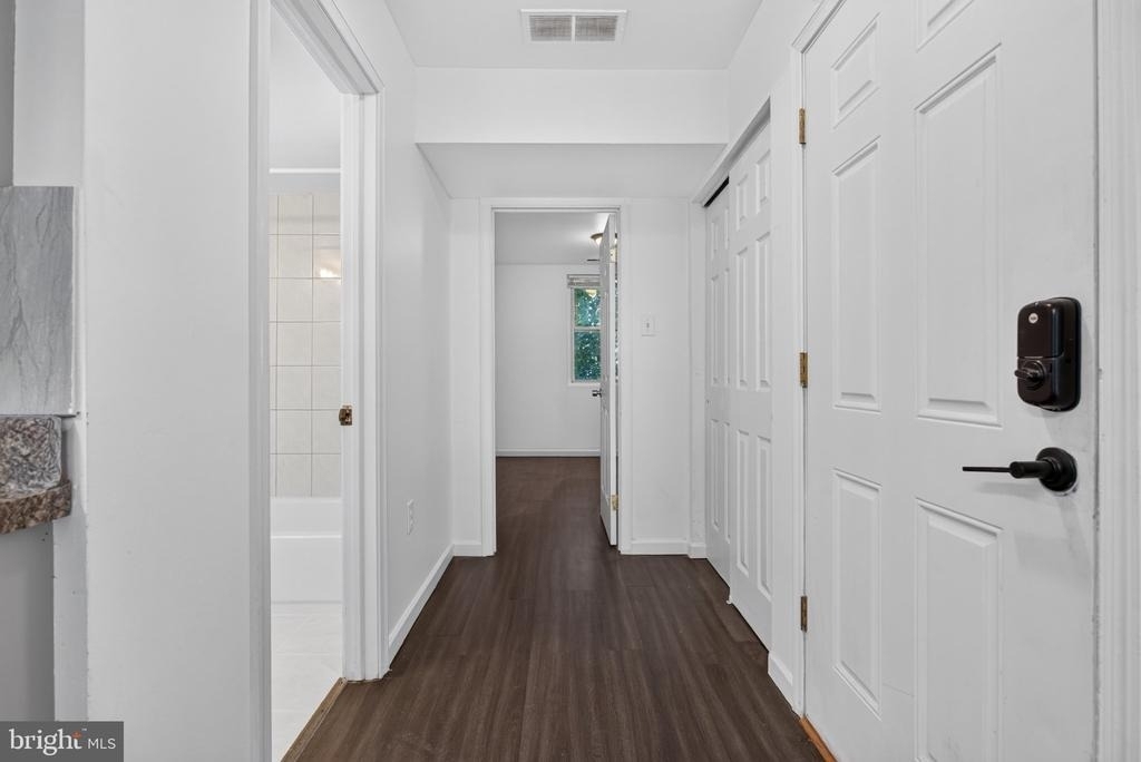 1537 W Stiles Street - Photo 3