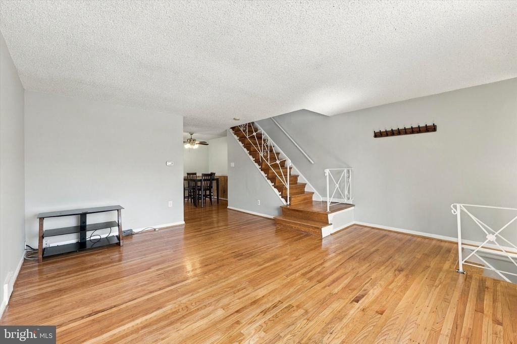 10816 Harrow Road - Photo 2