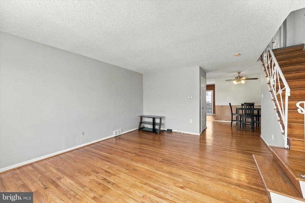 10816 Harrow Road - Photo 3