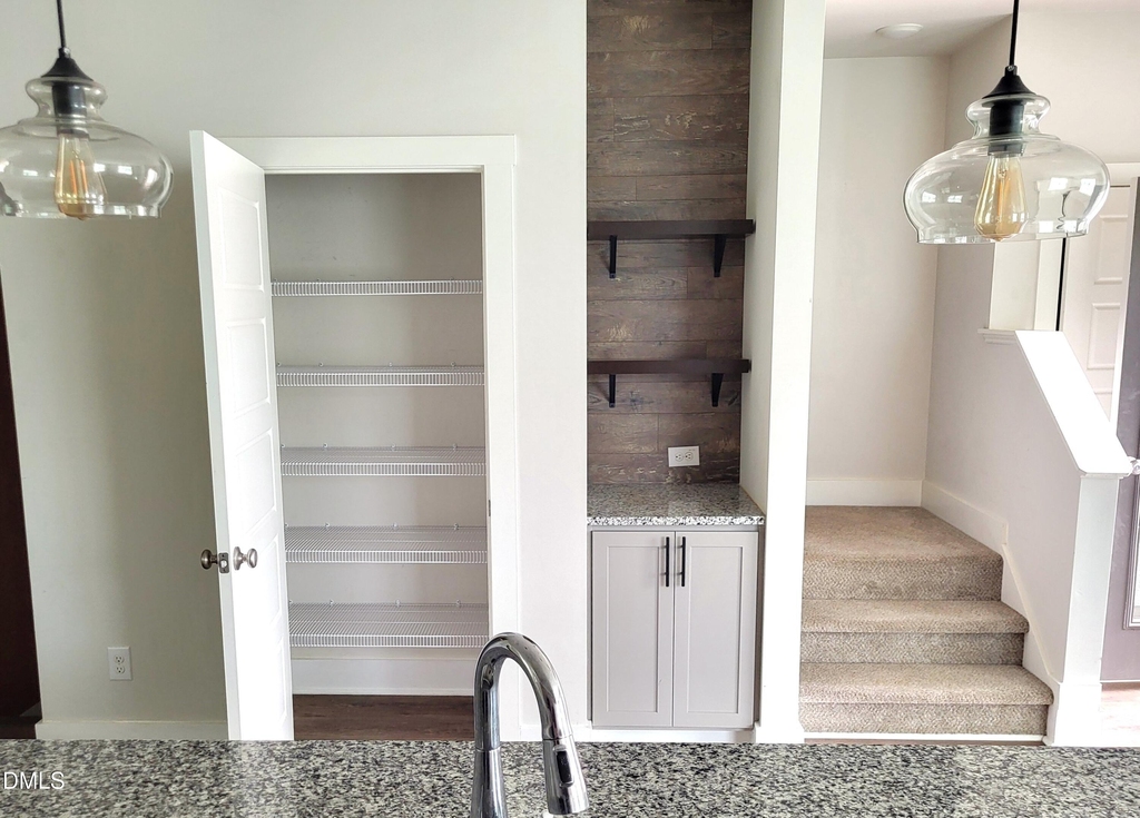 861 S Franklin Street - Photo 4