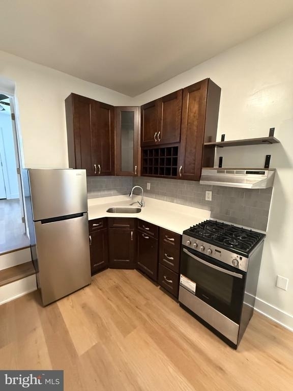 402 E Walnut Lane - Photo 0