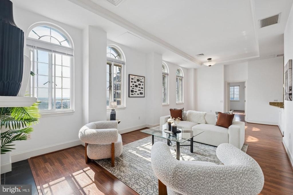 1512 Spruce Street - Photo 2