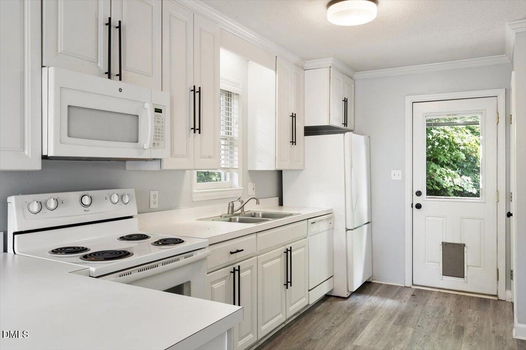 2306 Stafford Avenue - Photo 9
