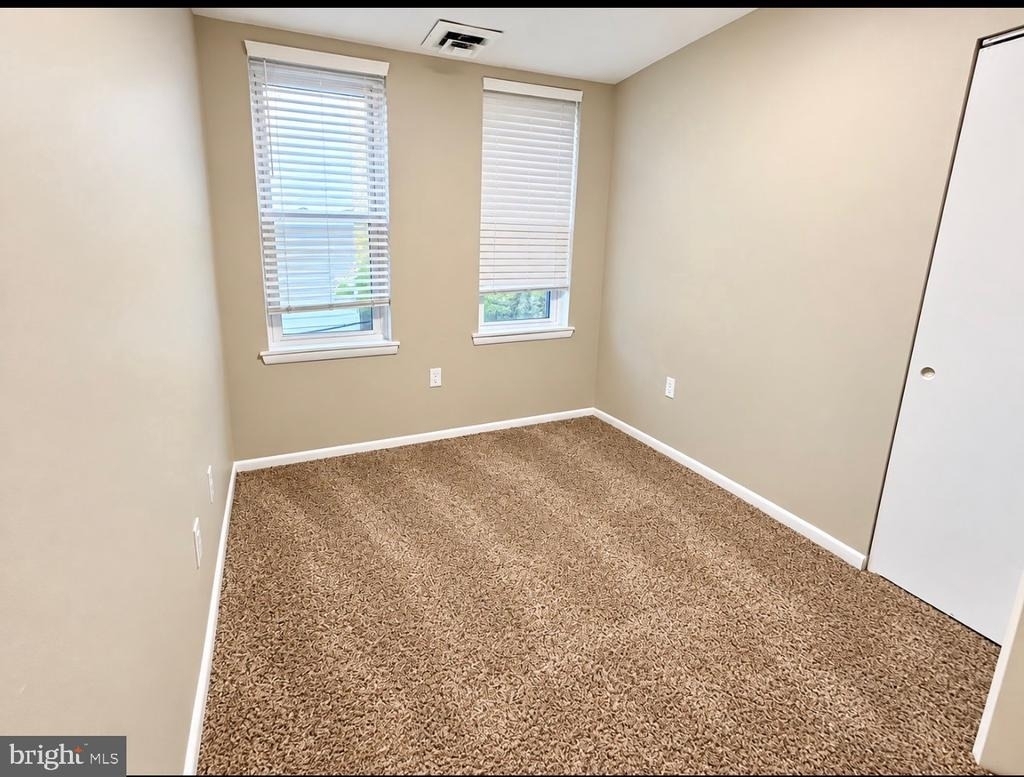 1438 Snyder Avenue - Photo 7