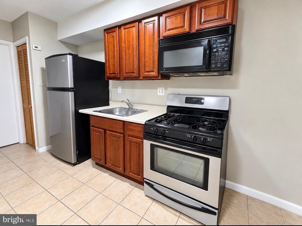 1438 Snyder Avenue - Photo 2