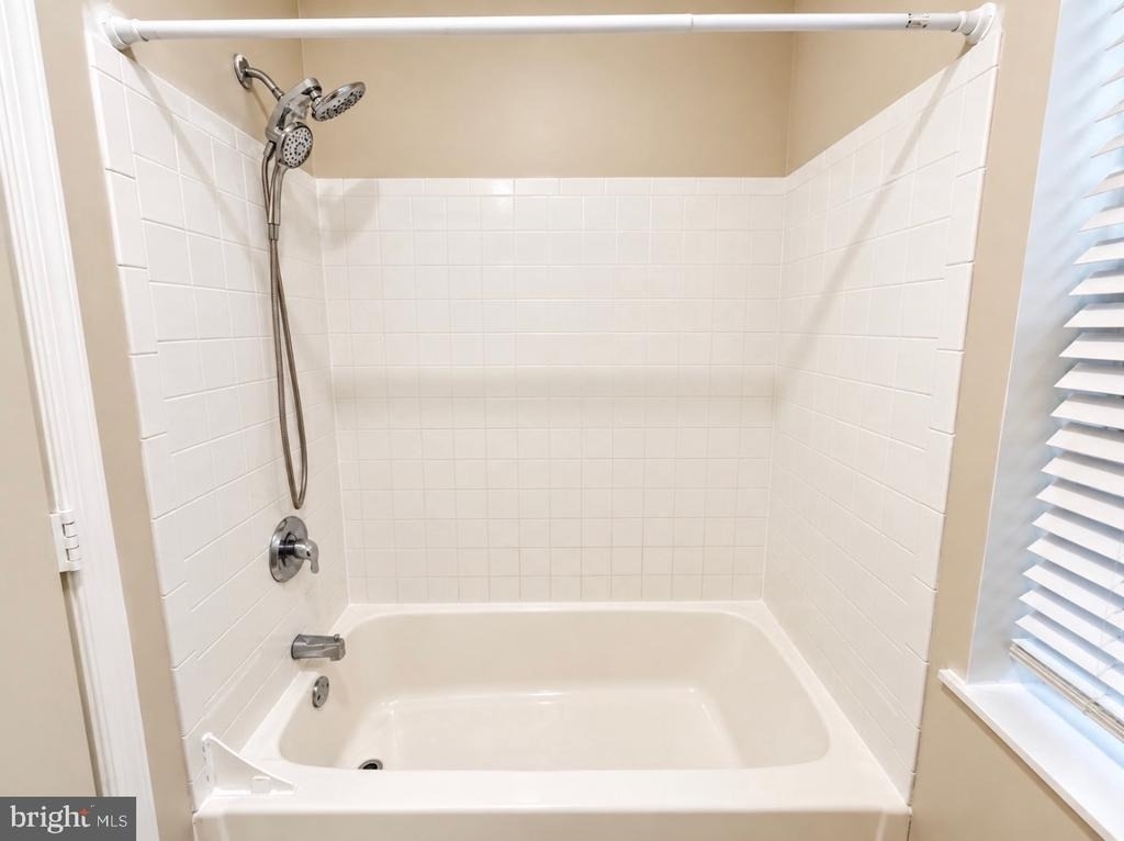 1438 Snyder Avenue - Photo 6