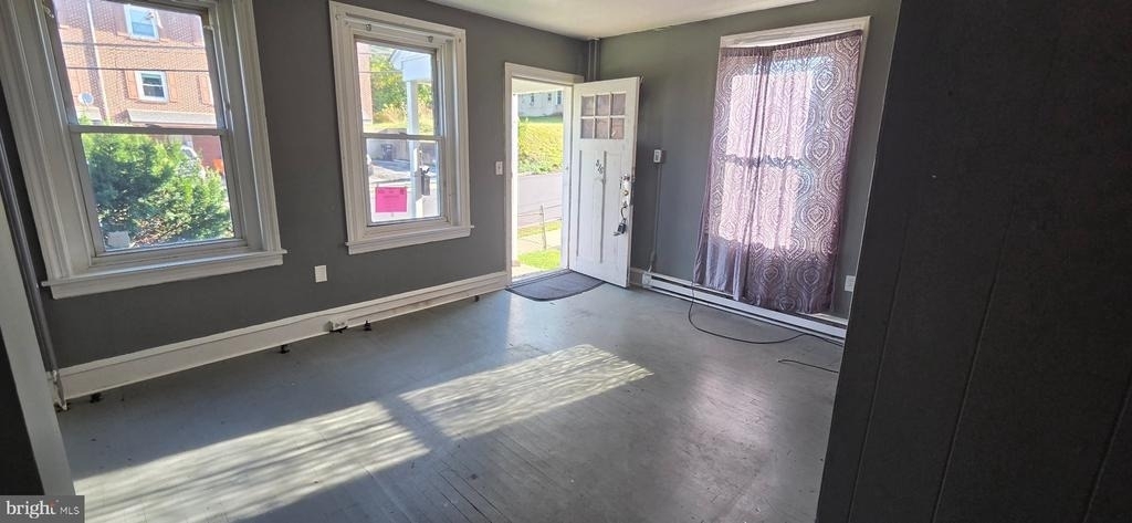 516 E Oak Street - Photo 3