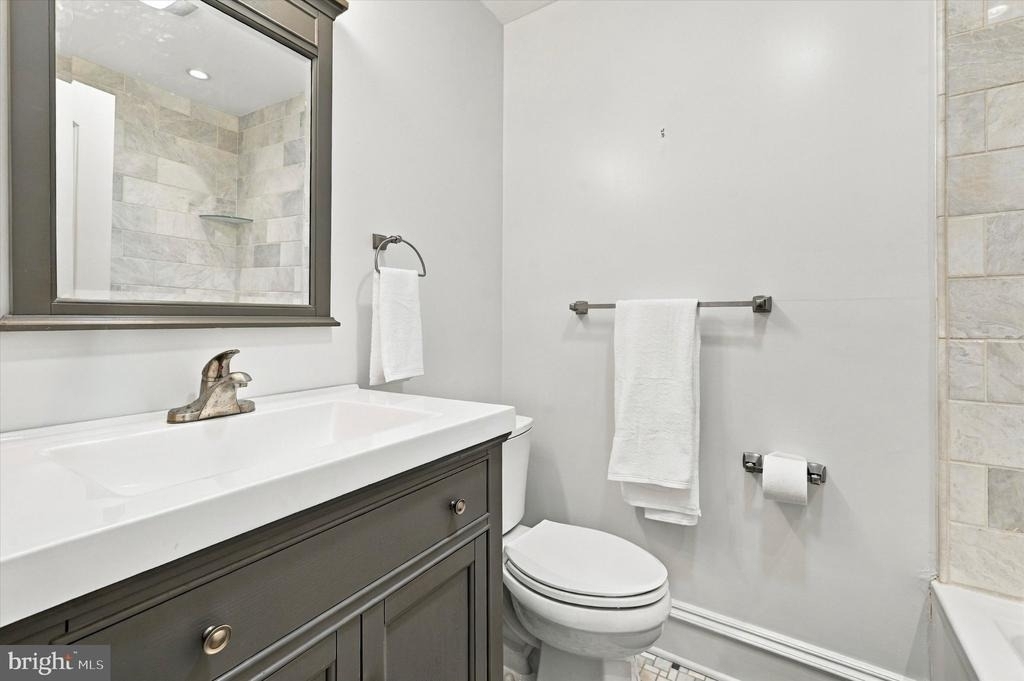 211 Kings Road - Photo 11
