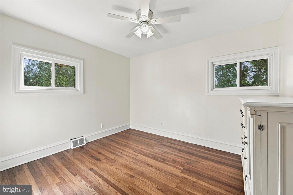 211 Kings Road - Photo 7