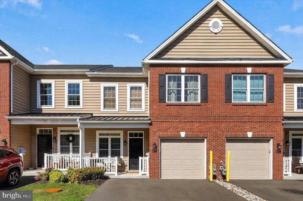 16728 River View Circle - Photo 0