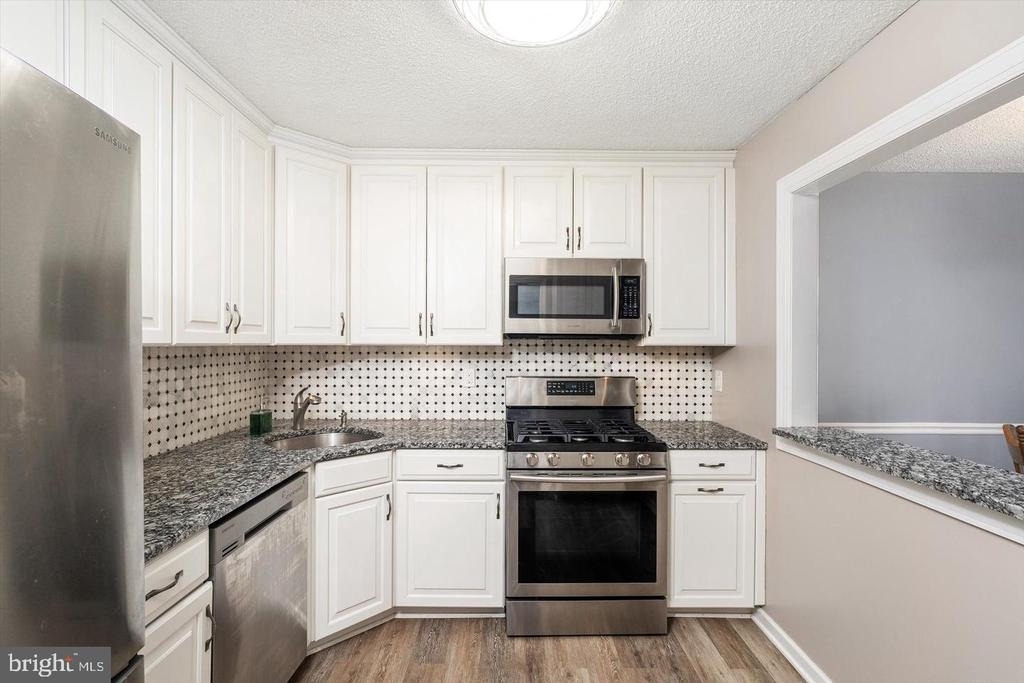 18 Versailles Court - Photo 9