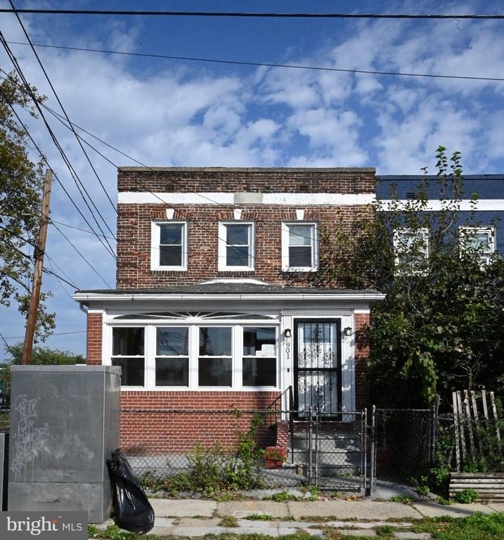 901 Fairview Street - Photo 2