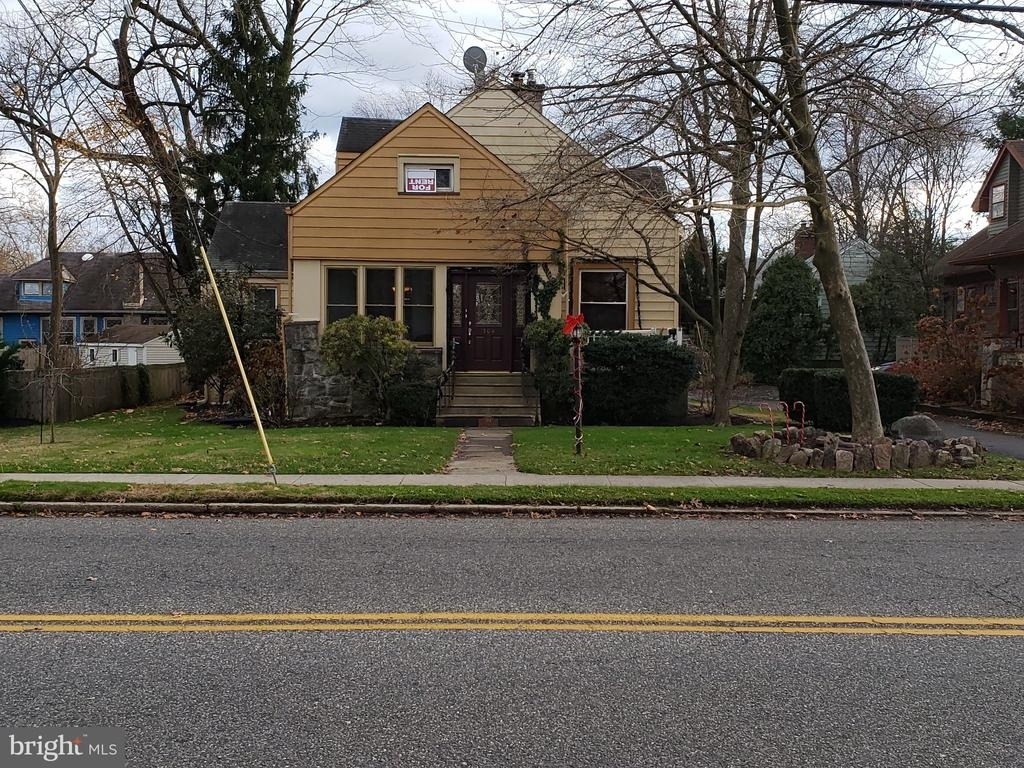 304 W Collings Avenue - Photo 0