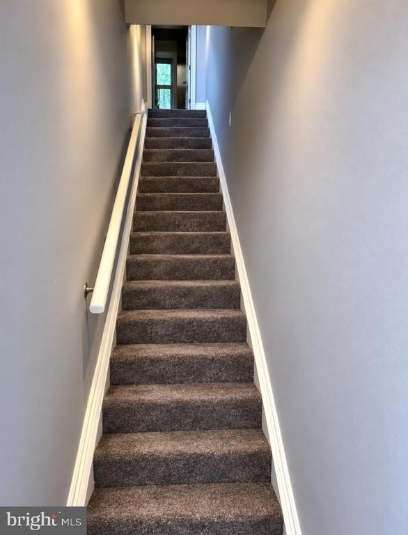 215 Chestnut Avenue - Photo 2